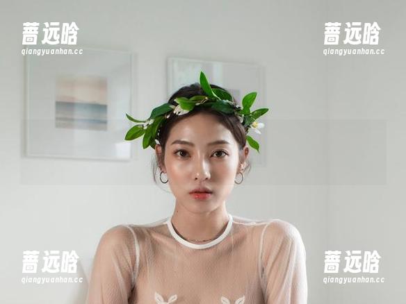 在G.su(全智秀)的天台合集里，观看她如何把每一缕阳光都化作魅力