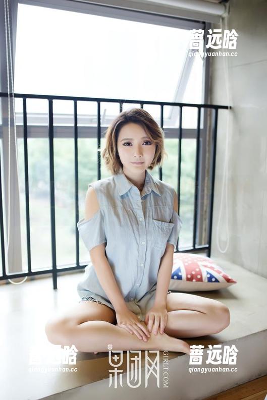 GIRLT果团网 - 绝美白裙与酸酱兔的碰撞——免费下载原图，太值得了！