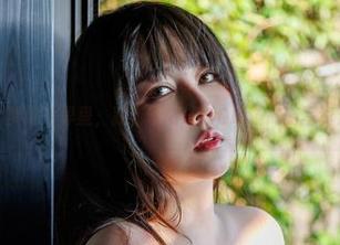 在皮衣的梦幻世界里，跟着KANEKO咔喵高清写真走一遭。