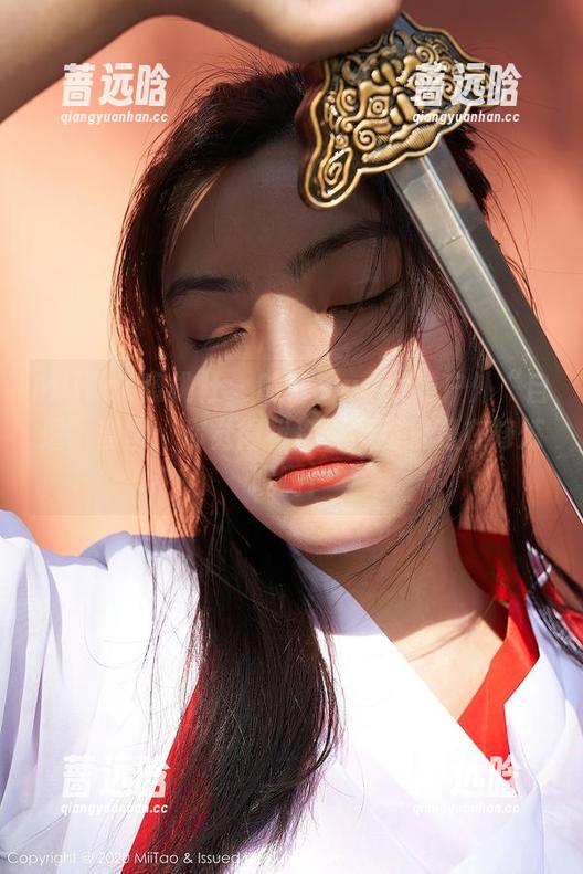 MiiTao蜜桃社 - 咕噜Sweet的户外“自虐”套图：你觉得我冷吗？我只是在修炼呢啊！