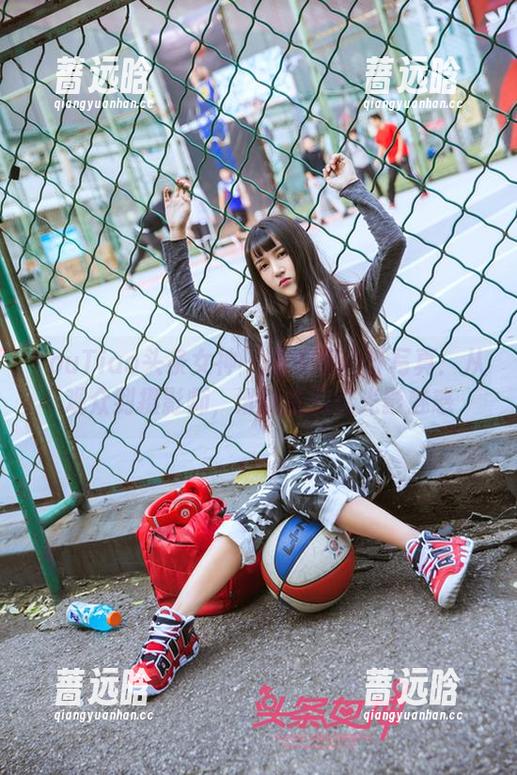 TouTiao头条女神 - 樊安妮户外写真：从观众到摄影师，谁能抵挡这光影魅惑