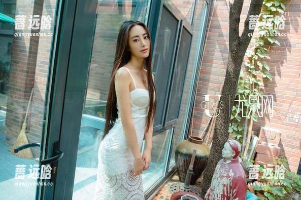UGirls尤果网 - 从霓梓心到心动，粉色定制写真开启感官之旅