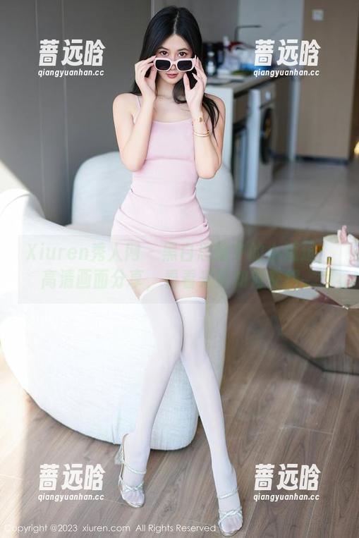 Xiuren秀人网 - 黑白思绪中的小逗逗：高清画面分享，看看光影如何交织。
