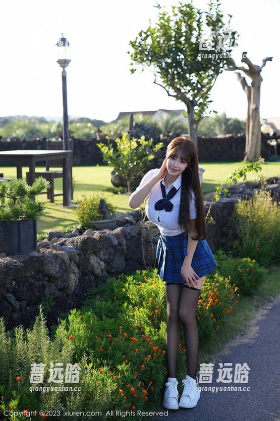 Xiuren秀人网 - 白浅浅女王最新写真：谁说女王不能撒娇？