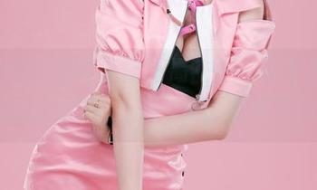 ZinieQ校服写真集大揭密——这才是校园里的流行时尚，别等了，赶紧下载！