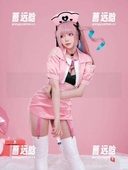 ZinieQ校服写真集大揭密——这才是校园里的流行时尚，别等了，赶紧下载！