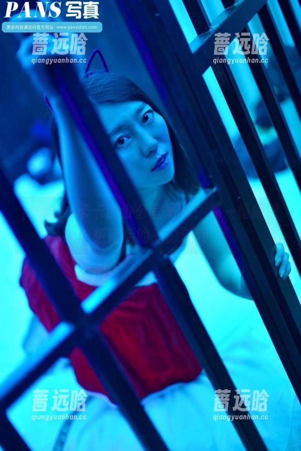pans - 卡卡的办公室写真：那一幅幅壁纸背后的光影游戏