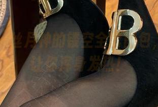 微密圈 - 丝月神的镂空全套图包，分分钟让你浑身发热！