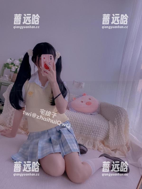 当二阶堂宅绘子遇上足球队，私拍图包里满载欢乐和尴尬！