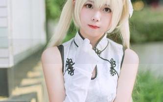向小圆牛仔裤街头秀：高清图包让你瞬间想起自己的旧牛仔！