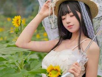 咬人小小兔：每次更新图片的裤里丝都能让人惊掉下巴！