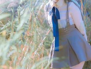 在塔塔_Lo1iTa的水手服里，最新照片让我忘了夏天的热浪！