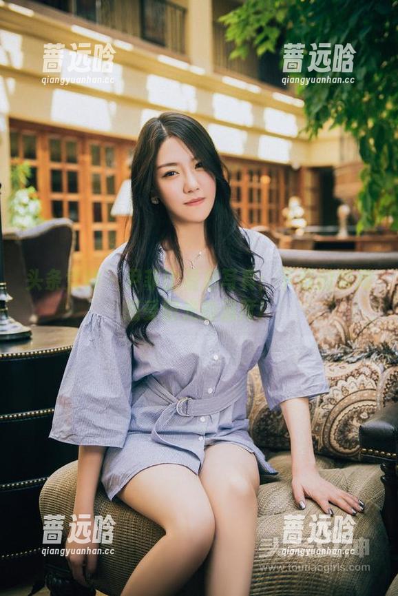 头条女神 - 尹菲比基尼写真：下载的瞬间感受阳光的温度！