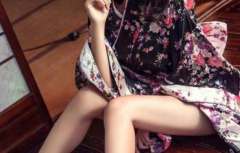 头条女神 - 易阳吊带资源大揭秘：看完你再也不想穿宽松衣服！