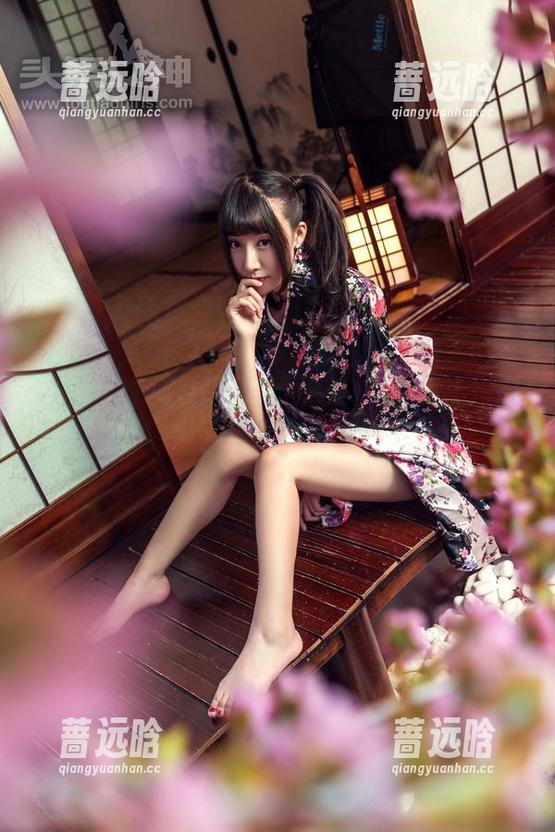 头条女神 - 易阳吊带资源大揭秘：看完你再也不想穿宽松衣服！