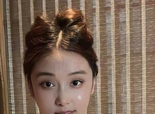 微密圈 - 奶雯写真集更新，今天的小秀一下，心情大不同