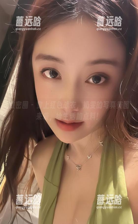 微密圈 - 穿上红色战衣，奶雯的写真美图来袭，给生活加点料！