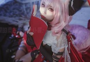 宫本樱的奥古斯特女仆装：COS图册中的梦幻与现实