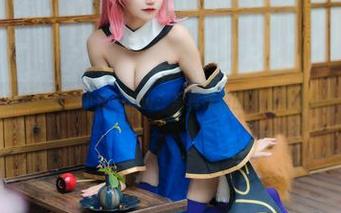 当巫女遇上小仓千代w：写真集里的不对劲瞬间！