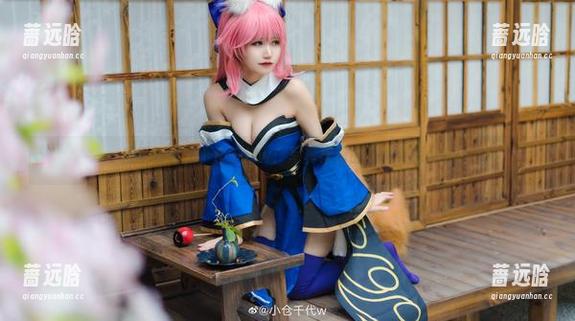 当巫女遇上小仓千代w：写真集里的不对劲瞬间！