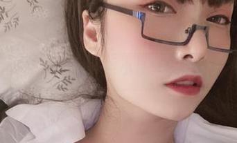 将皮衣穿出气场的秘密——小泉学姐吖的写真图集速递