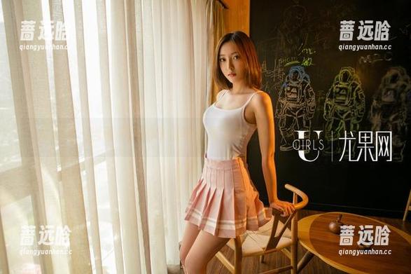尤果网 - 当萌琪琪的眼镜写真撞上我的心，资源瞬间升温！