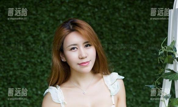 尤物馆 - Kely香香的美足HD写真：每个细节都那么贴近，心跳加速的瞬间