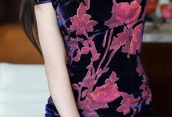 尤蜜荟 - 又见娜娜子yy的自拍更新，作品里她是光、是影、也是我心里的悸动。