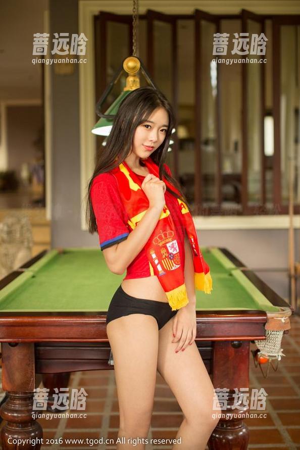 推女神 - 谭晓彤在高跟鞋上的舞蹈：轻松获取套图资源！
