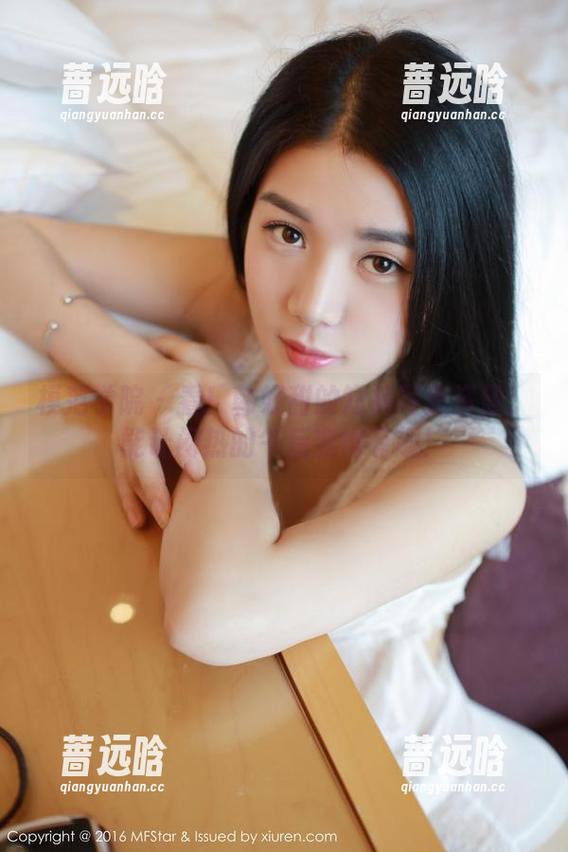 模范学院 - 看！韩好甜的短裤写真资源：能让闷热的午后变得有趣！