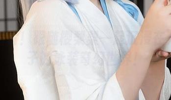免费图片！跟随樱梨梨一起沉浸在八重神子的泳装奇幻世界！