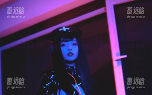 清颜颜子吊带写真，谁说只有夏天才能清凉？图包瞬间变身四季通用