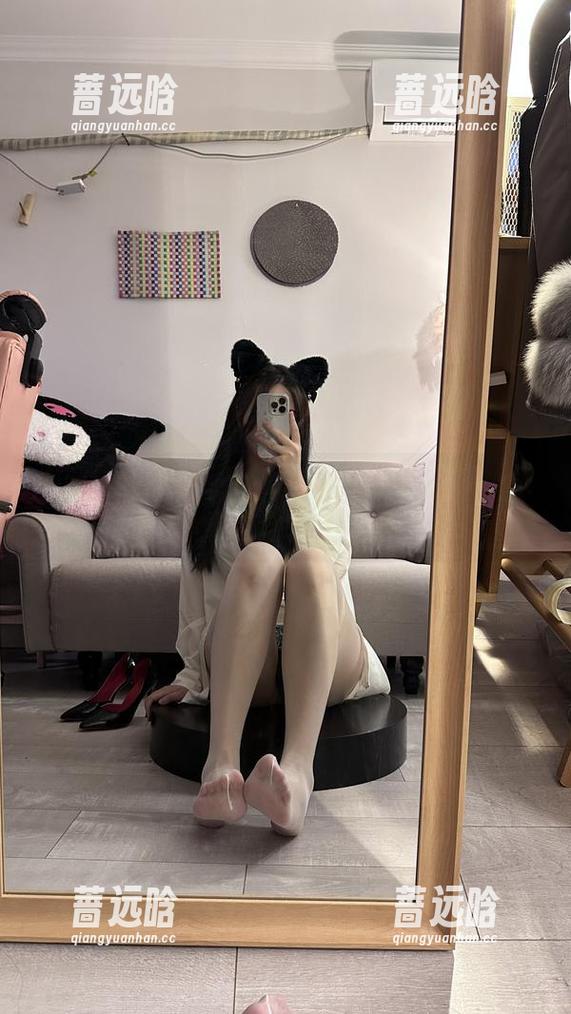 玫桃泡芙 微密圈 - 玫桃泡芙的铃铛猫套图分享,快来看看这个魔性魅力!
