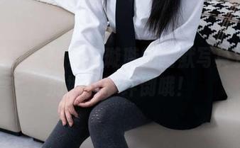 甜予摄影 - 靴子与璇璇的幽默写真资源：别被鞋带绊倒哦！