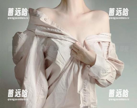 微密圈 - 当相扑猫遇上红色吊带旗袍：图库资源中那些灵动的瞬间