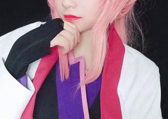 明日方舟，神探火狸狸大展身手：岁红霞写真合集，让人目不转睛！