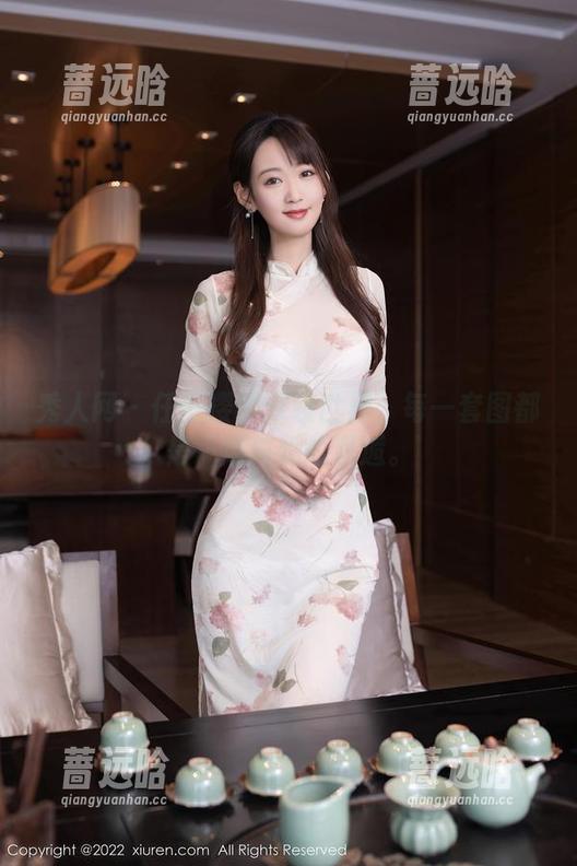 秀人网 - 任莹樱的泳装世界：每一套图都是一场与她的邂逅。