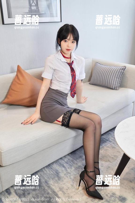 秀人网 - 安然maleah的牛仔裤私拍美图：不只是好看，还有点小调皮！