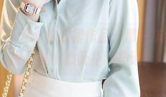 秀人网 - 温心怡红裙作品：那一抹红，惹得无数小心肝扑通扑通！