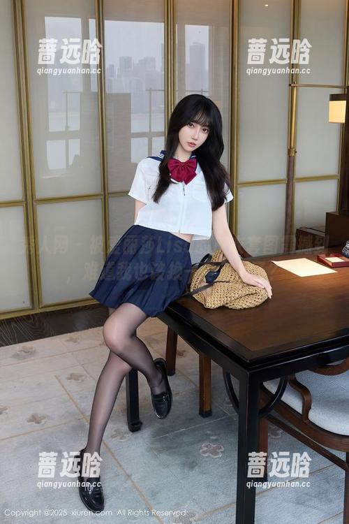 秀人网 - 被爱丽莎Lisa的皮衣套图震撼到，难道我也该换一身风格了？