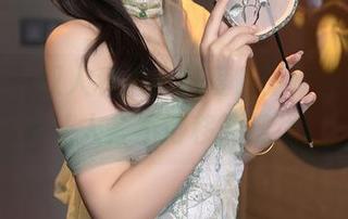 秀人网 - 双人私拍新高度，王伊纯的原图真让人舍不得移开视线。