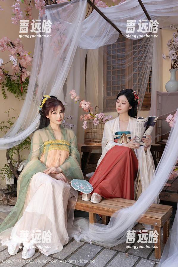 秀人网-白白Alina 秀人网 - 白白Alina的制服美图合集——穿衣风格真是让人想跟着她一起冒险!