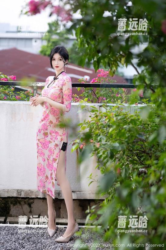 秀人网 - 糯美子nini的图包，不得不说，这身连体衣我也是醉了！