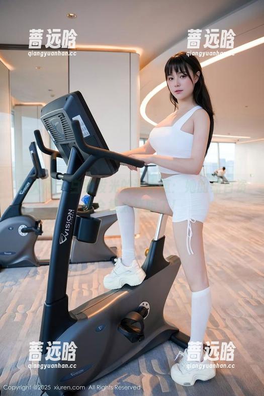 秀人网 - 白到发光的谢小蒽：她的纯白资源合集太打眼了！