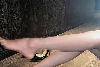 微密圈 - 别说我没告诉你！脸红Dearie主人的小女仆美图图集，真的是美到窒息！