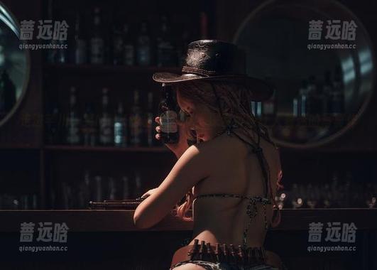 走进芊川一笑MNK的档案室OL，探索那些让人着迷的写真作品