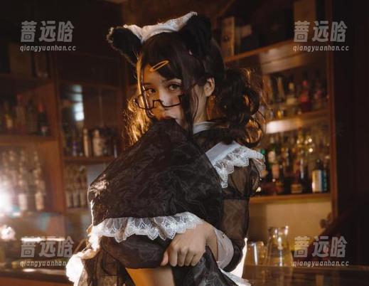 更新来袭！看芊川一笑MNK如何在海边捕捉阳光与笑声。