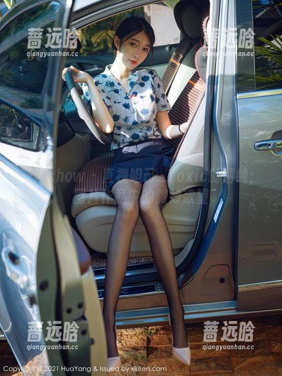 花漾show-妲己_Toxic 花漾show - 直视妲己_Toxic的清纯:图片作品中的微妙欲望