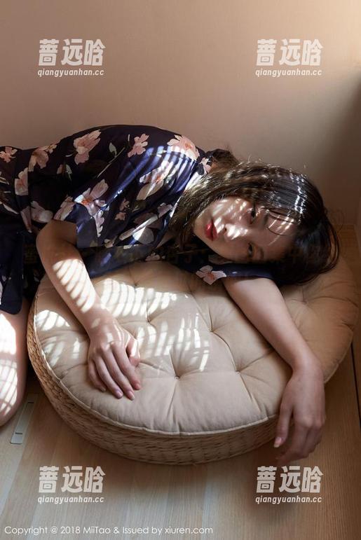 蜜桃社-杏子 蜜桃社 - 睡衣下的杏子:美图图集中你绝对不想错过的瞬间!