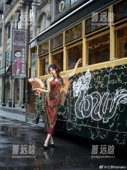 贰加六网袜图库探秘：每一件作品都是心动的详情！